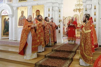 В Четверг Светлой седмицы митрополит Серафим совершил литургию в Воскресенском соборе г. Никольска