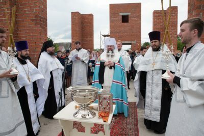 Митрополит Серафим совершил закладку храма в честь Рождества Пресвятой Богородицы в поселке Мичуринском