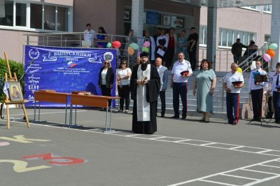 Иерей Павел Колесников совершил благодарственный молебен  в кадетской гимназии №46