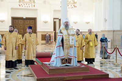 В канун Недели Всех святых в земле Российской просиявших митрополит Серафим совершил всенощное бдение в Спасском кафедральном соборе