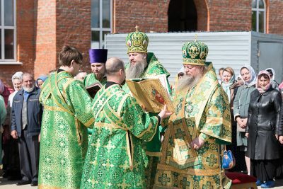 В день памяти блаженного Иоанна Кочетовского митрополит Серафим возглавил литургию в селе Кочетовка
