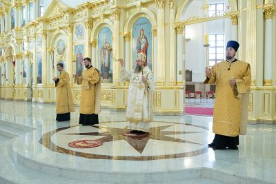 В канун Недели Всех святых митрополит Серафим совершил всенощное бдение в Спасском кафедральном соборе Пензы