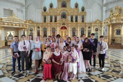 Выпускникам 9 класса православной гимназии вручили аттестаты