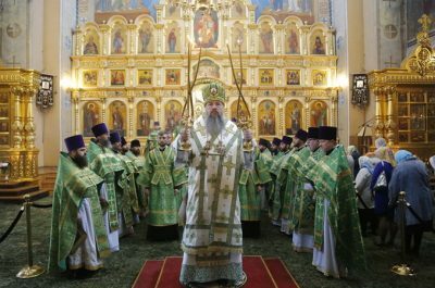 В день Святого Духа митрополит Серафим совершил литургию в Вознесенском кафедральном соборе Кузнецка