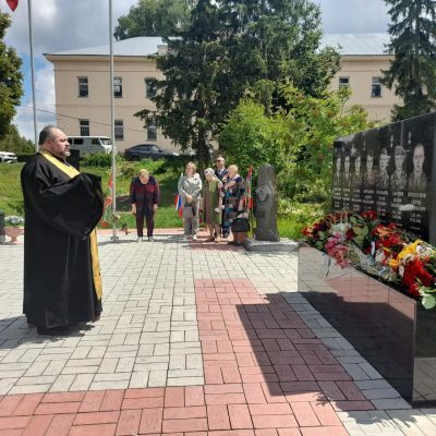 В День ветеранов боевых действий в Шемышейке совершили литию по погибшим воинам