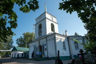 В день обретения мощей святителя Митрофана Воронежского митрополит Серафим совершил литургию в Митрофановском храме