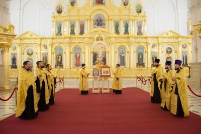 В канун Недели 12-й по Пятидесятнице митрополит Серафим совершил всенощное бдение в Спасском кафедральном соборе