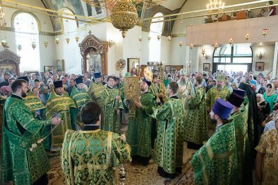 В день памяти Иоанна Оленевского митрополит Серафим возглавил литургию в селе Соловцовка