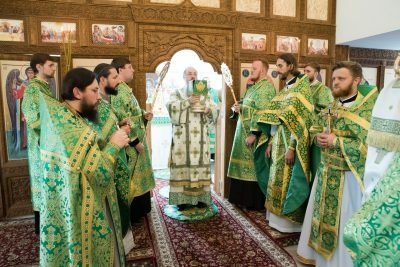 В престольный праздник митрополит Серафим совершил литургию в храме пророка Илии в Бессоновке