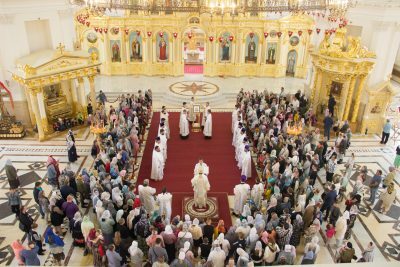 Митрополит Серафим совершил литургию и молебен перед началом учебного года в Спасском кафедральном соборе