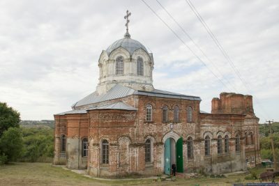 В Неделю 13-ю по Пятидесятнице митрополит Серафим совершил литургию в Никольской церкви села Федоровка