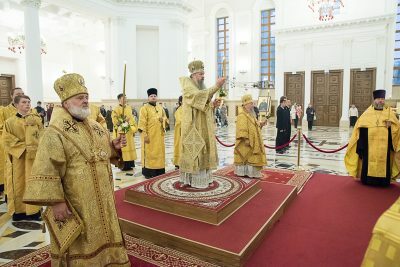 В канун дня памяти святого благоверного князя Александра Невского митрополит Серафим возглавил всенощное бдение в Спасском кафедральном соборе