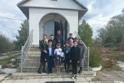 Ученики школы-интерната посетили Михайло-Архангельский храм в селе Вирга