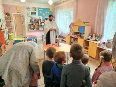 Иерей Сергий Беляков посетил воспитанников детского сада в селе Вирга