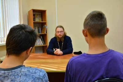 Священник Виктор Сторожев посетил центр временного содержания для несовершеннолетних правонарушителей