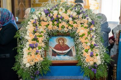 В престольный праздник митрополит Серафим совершил литургию в Покровском архиерейском соборе