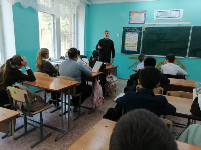Священник Роман Жирнов провел беседу со школьниками р.п. Чаадаевки
