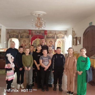 Учащиеся общеобразовательной школы села Чаадаевка встретились со священнослужителем