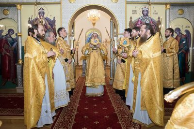 В день памяти святителя Иоанна Златоуста митрополит Серафим совершил литургию в Спасо-Преображенском мужском монастыре