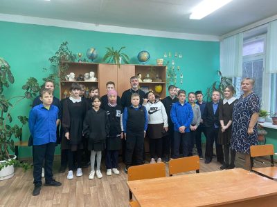 Священник Роман Жирнов провел со школьниками беседу о вреде курения