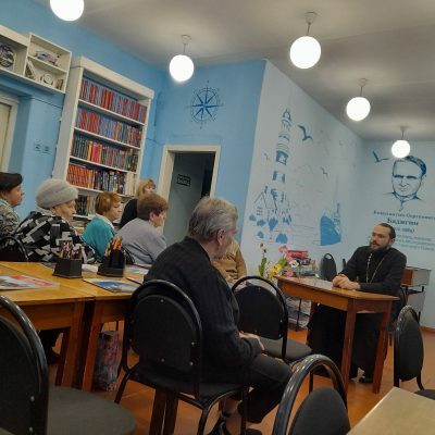 В Пензенской городской библиотеке №4 прошла встреча со священником Павлом Колесниковым