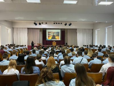 Священник Павел Колесников рассказал студентам об угрозе религиозного экстремизма и неонацизма
