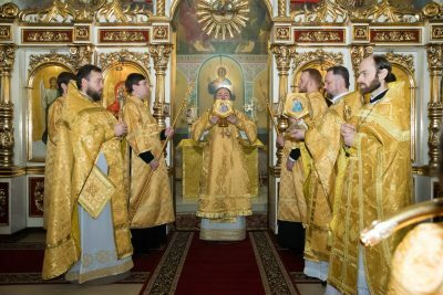 В престольный праздник митрополит Серафим совершил литургию в Никольском храме в Терновке