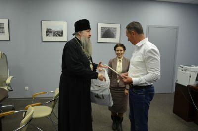 Митрополит Серафим наградил заместителя руководителя ВДНХ Тарасова Александра Александровича за многолетнее сотрудничество