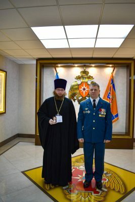 Священник Виктор Сторожев награжден медалью МЧС России
