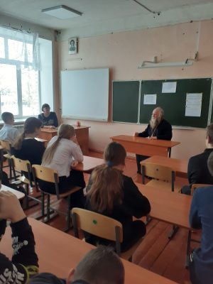 Священник встретился с учащимися средней общеобразовательной школы села Голицыно