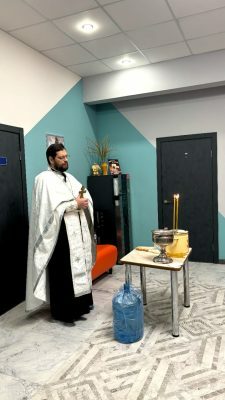 Священник совершил водосвятный молебен в физкультурно-оздоровительном центре «НеоБаланс»