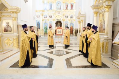 В канун Недели 36-й по Пятидесятнице митрополит Серафим совершил всенощное бдение в Спасском кафедральном соборе