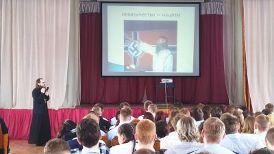 Священник Павел Колесников рассказал студентам об опасности тоталитарных сект и неоязычества
