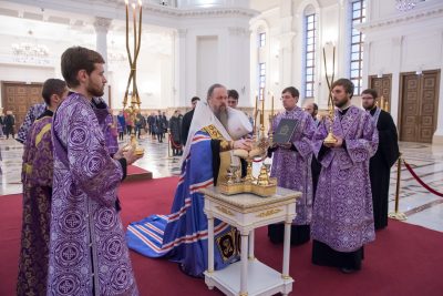 В канун Недели 2-й Великого поста митрополит Серафим совершил всенощное бдение в Спасском кафедральном соборе