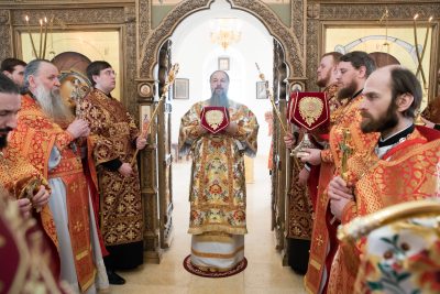 В день первого и второго обретения главы Иоанна Предтечи митрополит Серафим совершил литургию в Спасо-Преображенском мужском монастыре