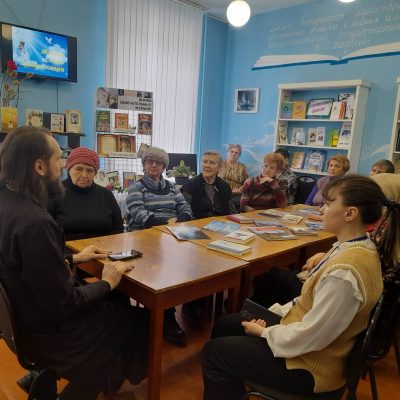В Пензенской городской библиотеке №4 прошла встреча со священником Павлом Колесниковым