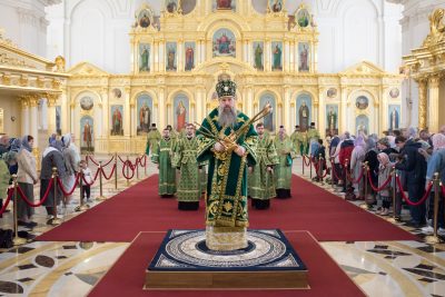 В праздник Входа Господня в Иерусалим митрополит Серафим совершил литургию в Спасском кафедральном соборе