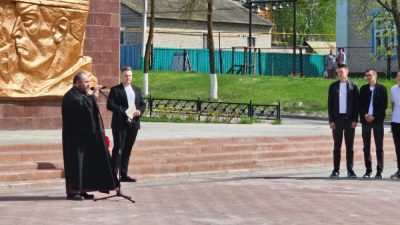 Священник Александр Рысин благословил призывников на несение воинской службы