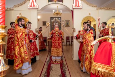 В день Антипасхи митрополит Серафим совершил литургию в Воскресенском храме при епархиальном управлении