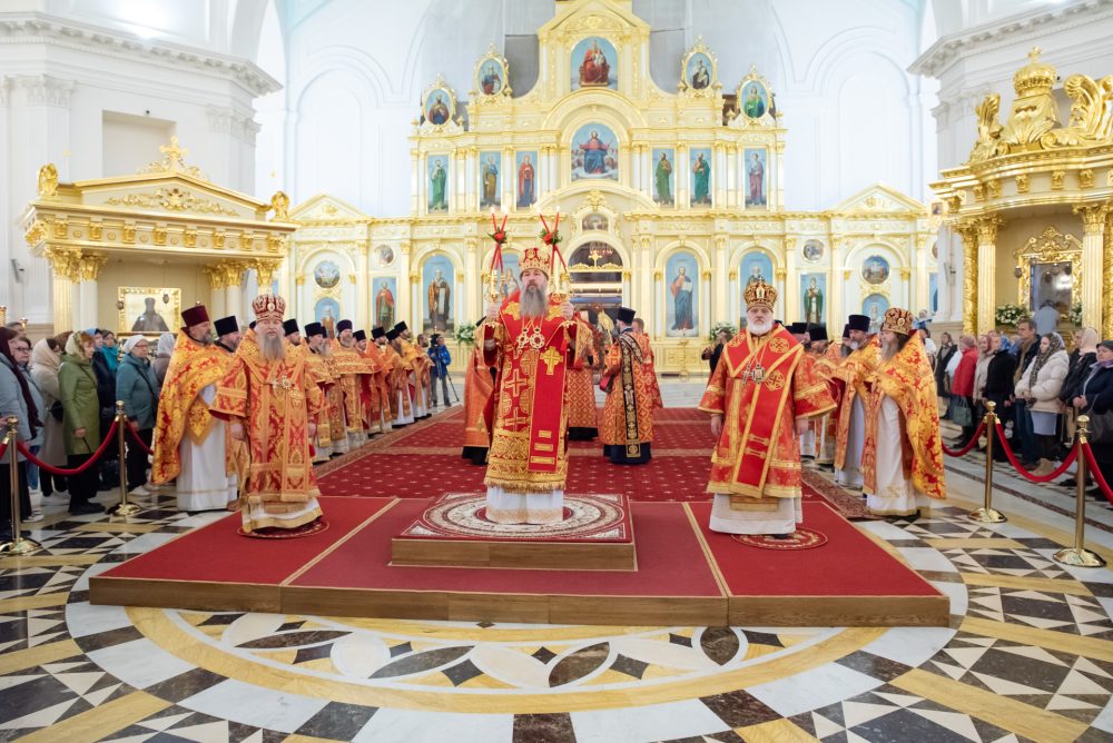 Иерархи Пензенской митрополии совершили Пасхальную вечерню в Спасском кафедральном соборе