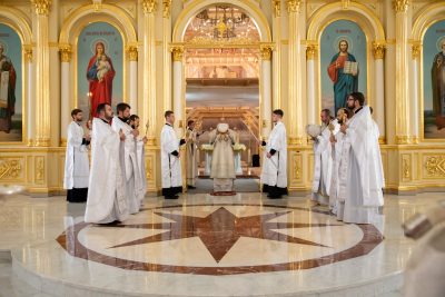 В Великую Субботу митрополит Серафим совершил литургию святителя Василия Великого в Спасском кафедральном соборе