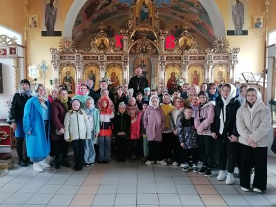 Воспитанники вокальной студии «Капитошка» посетили Никольский храм в Терновке