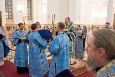 Митрополит Серафим совершил литургию у московского списка Казанской иконы Божией Матери