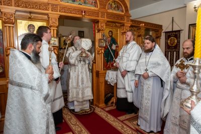 В Троицкую родительскую субботу митрополит Серафим совершил литургию в храме в честь Вознесения Господня в Пензе