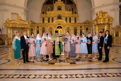 Выпускникам православной гимназии вручили аттестаты