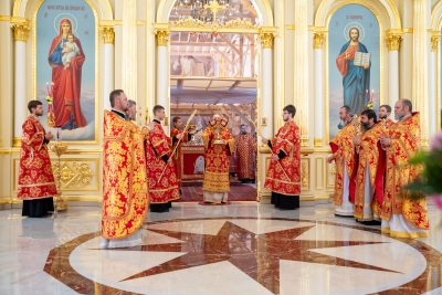 В день отдания Пасхи и празднования Собора пензенских святых митрополит Серафим совершил литургию в Спасском кафедральном соборе