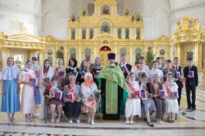 Выпускникам 9 класса православной гимназии вручили аттестаты