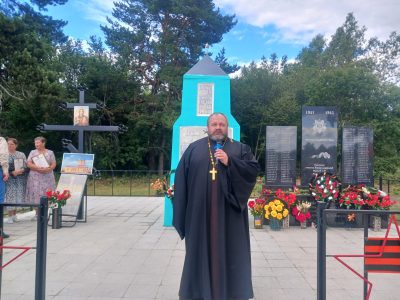 Священник Александр Рысин принял участие в открытии памятника погибшим воинам в с. Арапино