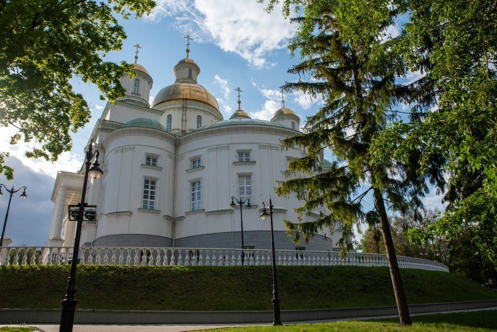 В канун Недели 4-й по Пятидесятнице митрополит Серафим совершил всенощное бдение в Спасском кафедральном соборе
