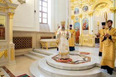 В канун Недели 2-й по Пятидесятнице митрополит Серафим совершил всенощное бдение в Спасском кафедральном соборе